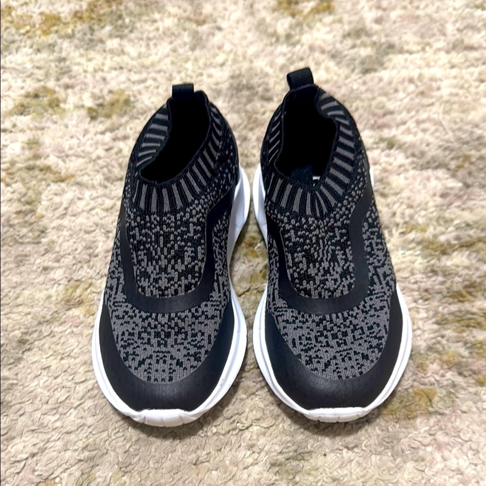 The Children’s Place Slip-On Knit Sneakers - Black/Grey Toddler 8